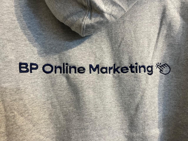 geborduurd logo op bedrijfskleding